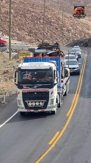 Espectacular saludo del trailero por la altura de la quebrada de virgen de chapi, Arequipa-Perú 🇵🇪 #aventurasdelcastillo #traileros #camionerosporelmundo #trailerosdelmundo #trailerosdecorazon #ruteros #viajes #fblifestyle | Aventuras Del Castillo