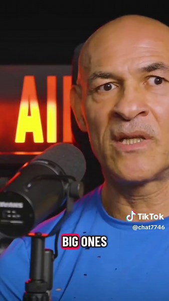 Explore Lee Murray's Journey in the Spotlight