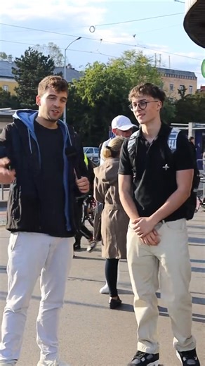 3.6K views · 14 reactions | Az utca emberét kérdeztük, vajon tudják-e, mit jelentenek a régi magyar kifejezések. A válaszok? Legendásak.  #pophone #streetquiz #magyarshorts #viccesvideó | PoPhone.eu | Facebook