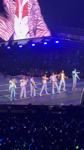 @nct_dream - Diggity at TDS 4 in Kuala Lumpur Day 1 today! cr. lookscloudy_ 🎧 #NCT #NCTDREAM | NCT Indonesia