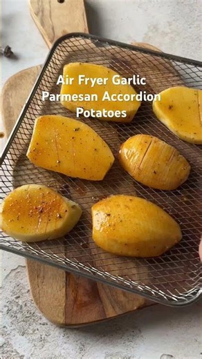 Air Fryer Garlic Parmesan Accordion Potatoes