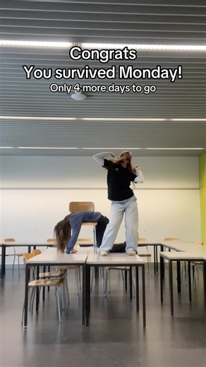 which Monday person are you? The hyped one or the flop one? Write it in the comments ⬇️😂