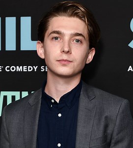 Austin Abrams | Biography