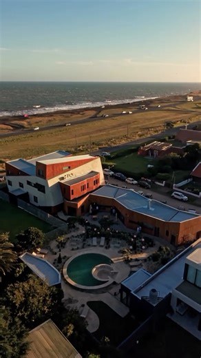 Locus Solus Hotel Singular on Instagram: "Así fue nuestro encuentro de apertura. En Locus Solus nada fue casual: cada rincón, cada sombra, cada textura y cada silencio fueron pensados con intención. Detrás de este refugio hay tiempo, dedicación y un trabajo colectivo profundo. Arquitectura y diseño, manos que construyeron, paisajismo, anfitriones, comunicación… un entramado humano que eligió hacer con cuidado. Porque cuando cada detalle es una decisión, hay una experiencia clara detrás. La nuest