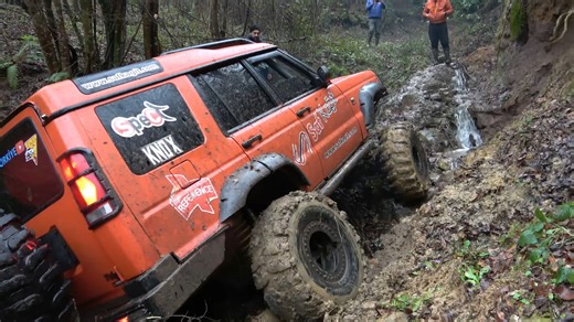 教科书级别的越野！看路虎发现5如何征服极端地形