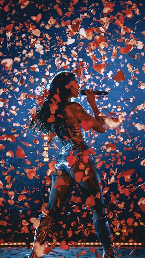 LIVE FROM MEXICOOO!!! The full tour film out May 21st 6pm (BST) on YouTube AND the live album out May 22nd!!! Pre-order link in bio ❤️ now we can enjoy these shows forever and ever and ever, I love you!!!! Oh and just because I can’t wait… End Of An Era (Live From Mexico) OUT NOW