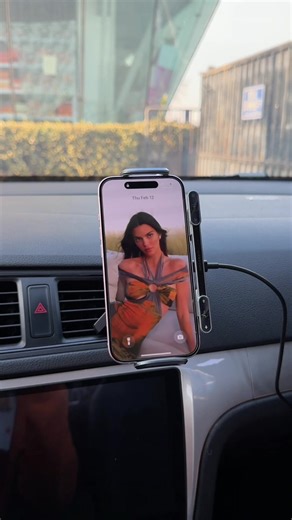 Super stable car holder with wireless function #car #tiktokshop #carmount #carholder #fyp