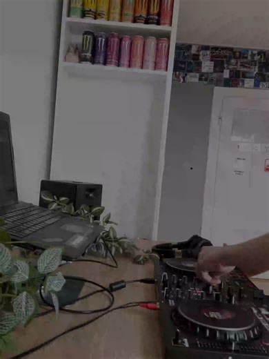 am i getting repetitve with the looping?? #dj #djing #transition #tiktok #mashup #viral #numark