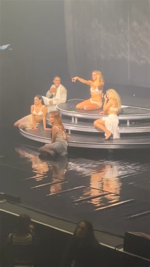 Addison Rae Loves Gifts & Thank You to Houston Texas - 713 Music Hall The Addison Tour