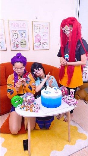 Zoey stopped Mira to take candy, then she did this........ #short #kpop #kpopdemonhunter