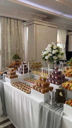 MESA PATISSERIE & MORE on Instagram: "En özel günlerinizde misafirlerinizin damaklarında en güzel tatları bırakmak için biz buradayız 🤩 Siz hayal edin biz gerçekleştirelim 🫶🏻 Aleyna & Furkan Nişan 🤍🦢 07.09.2025 ✨ @aleynaakyurekk 🤍 Mesa Catering 💫 By @melikebalcikircali @sareblci Özel sunumlarla catering hizmeti veriyoruz. Mutfağımızdan sizlere, özenle ✨ Bilgi ve sipariş için 0555 889 83 55"