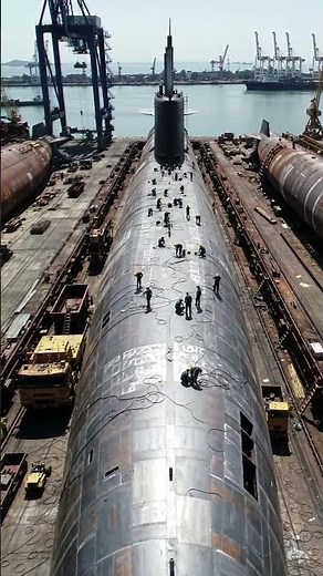 World’s Biggest Submarine Under Construction— 10× Bigger Than Normal Submarine !
