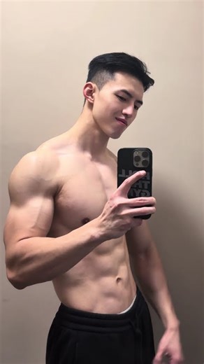 简直是_级别 #帅哥 #宽肩窄腰 #腹肌 #薄肌 #健身 #反差 #健身日常 #见人不如健身 #samueldang