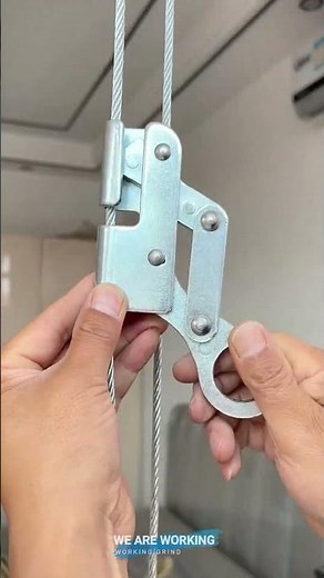 Self-locking wire rope grip for controlled lifting & tensioning 🔩