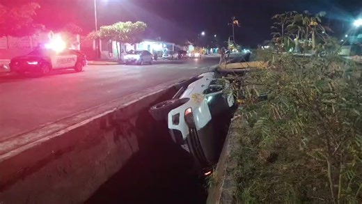 Nueve Vehículos Caen en Dren Pluvial de Tapachula