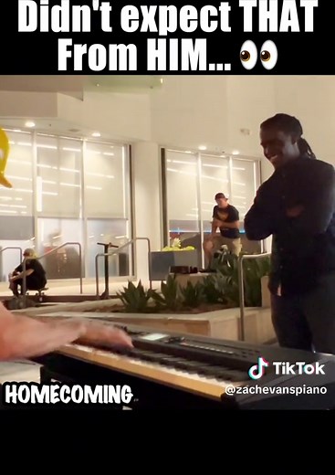 Worker STUNS CITY with unexpected piano skills... 😮 #piano #publicreaction #pianocover #vantoan