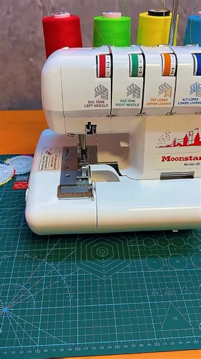 Ev tipi - Konfeksiyon - Çuvalağzı Dikiş Makineleri on Instagram: "🛡️ Ev Tipi Overlok Dikiş Makinesi – 3/4 İplik (Model 320) 🔹 3 veya 4 iplik seçeneğiyle esnek kullanım 🔸 1–5 mm ayarlanabilir dikiş uzunluğu 📏 Dikiş genişliği: Geniş (5.7 mm) – Normal (3.5 mm) – Dar (2 mm) ✅ Diferansiyel dişli (0.5–2.8 mm) ile kaygan ve esnek kumaşlarda bile kusursuz dikiş ✅ 3.1–5.0 mm arasında ayarlanabilen kesme genişliği ✅ Renk kodlu iplik geçirme sistemiyle hızlı ve kolay kurulum ✅ Numaralı & renkli tansiyo