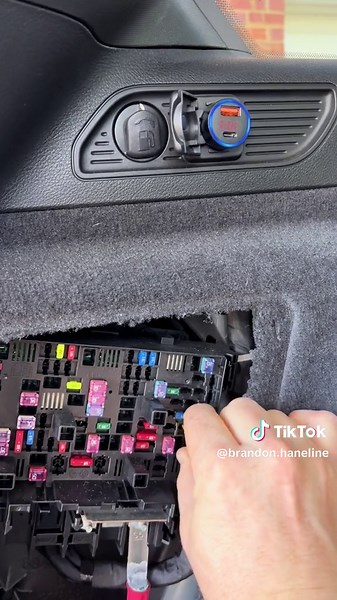 12v Power outlet Hack #jeep #jeephack