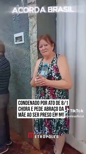 O mineiro Marco Alexandre, de 56 anos, condenado pelos atos antidemocráticos de #8deJaneiro em #Brasília, foi filmado chorando e pedindo o fim das prisões ao se despedir da família antes de começar a cumprir pena, na sexta-feira (17/4), em #Uberlândia (MG). As imagens passaram a circular nas redes sociais e mostram o ex-policial militar abalado e pedindo um abraço da mãe. “Eu não aguento mais. Por que tanta injustiça? Vocês conseguiram o que queriam. Eu honrei com vocês, eu fiquei aqui”, disse,
