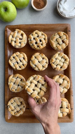 Mini Apple Pies (Made in a Muffin Tin!) 🍎🥧