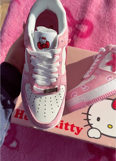 Hello Kitty Themed Unboxing: Adorable Pink Finds