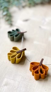 DIY Leaf garland! It’s officially autumn and the leaves changing inspired this sweet little leaf garland🍂 #fallcrafts #craftingcommunity #crafter #craftideas #falldiy | Fern Love