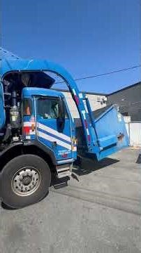 Front loader garbage truck