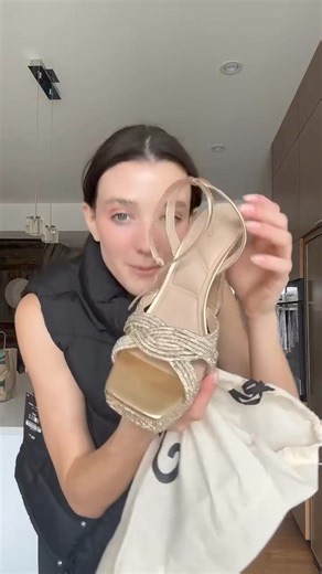 Normalize running in platform heels. #ALDOCrew @eh.jey is ready to test #ALDOPillowWalk technology collection for her next marathon. #ALDOShoes | ALDO Shoes - Curacao