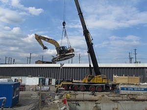 200t Kran / crane hebt Caterpillar Bagger / excavator