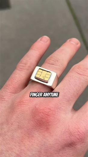 How This Man Turned His Credit Card Into a Smart Bracelet 💳🧠