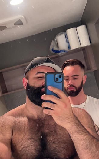 Benefits of a relationship 👬🏻 @misterkmh and yes i know i need to clens my mirror 🙈 #fyp #gaycouple #lgbtq #bodyhair #youcangoshaveyourbacknow #meangirls