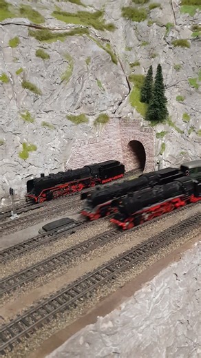 Modellbahn Parallelfahrt Dampfloks 03 und 012, Märklin classic mit Tin-Plate-Wagen, analog H0 1:87