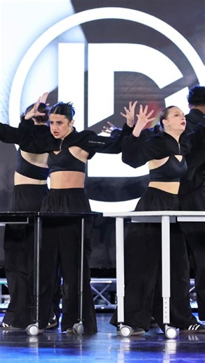 “𝓢𝓱𝓮 𝓚𝓷𝓸𝔀𝓼”👀 𝕥𝕙𝕖 𝕚𝕟𝕥𝕖𝕟𝕤𝕚𝕥𝕪 𝕗𝕣𝕠𝕞 𝕥𝕙𝕖𝕤𝕖 𝕕𝕒𝕟𝕔𝕖𝕣𝕤🙌 studio: Elevate Dance Experience 💙𝐑𝐄𝐆𝐈𝐒𝐓𝐄𝐑 𝐅𝐎𝐑 𝐙𝐄𝐍𝐈𝐓𝐇 𝐓𝐎𝐔𝐑 ℤ𝔼ℕ𝕀𝕋ℍ 𝕋𝕆𝕌ℝ 𝐙𝐄𝐍𝐈𝐓𝐇 𝐓𝐎𝐔𝐑: iddancecomp.com/2026tour 𝐈𝐃 𝐈𝐍𝐅𝐋𝐔𝐄𝐍𝐂𝐄𝐑 𝐒𝐔𝐌𝐌𝐈𝐓: 𝐂𝐨𝐥𝐮𝐦𝐛𝐮𝐬, 𝐎𝐇 - 𝐍𝐨𝐯𝐞𝐦𝐛𝐞𝐫 𝟗𝐭𝐡, 𝟐𝟎𝟐𝟓 𝐎𝐫𝐥𝐚𝐧𝐝𝐨, 𝐅𝐋 - 𝐍𝐨𝐯𝐞𝐦𝐛𝐞𝐫 𝟏𝟔𝐭𝐡, 𝟐𝟎𝟐𝟓 📸𝐆𝐄𝐓 𝐓𝐈𝐗 𝐍𝐎𝐖: iddancecomp.com/influencersummit ᴛᴀɢ ᴛʜᴇsᴇ ᴅᴀɴᴄᴇʀs!!! #JOINTHEREVOLUTION #IDDANCECOMPE