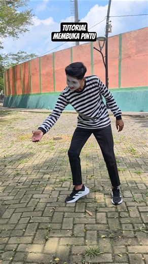 Tutorial on opening the door #pantomimbojonegoro #pantomimindonesia #pantomim #pantomimanak #pant...