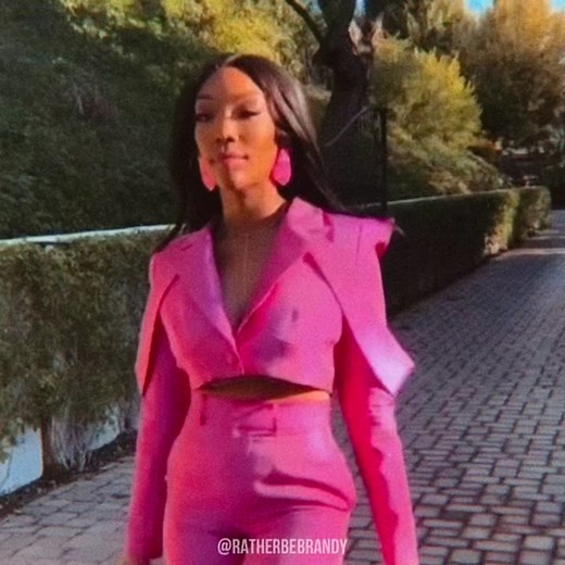 Petition to give Brandy full ownership of the color pink 💕💕😣 @brandy #tiktok #comedy #brandytok #edit #viral #explore #rnb