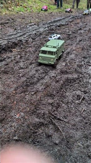 cross Rc gc4 going mud bogging