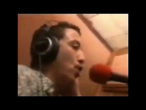 Cheb Hasni Dans une scène rare en Studio