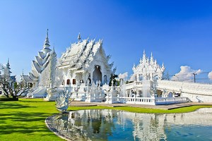 Chiang Rai’s Colored Temples Are Like Art Museums