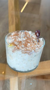 GACHAS al estilo ARROZ CON LECHE 🤤 Una de mis recetas favoritas, si eres amante del arroz con leche 😍 Ingredientes 👨🏽‍🍳: ⚡️80g. Copos de avena (suaves mejor) ⚡️300ml de leche o bebida vegetal ⚡️Corteza de limón ⚡️Canela en rama ⚡️Edulcorante líquido Elaboración: 1- Calentar la leche con el limón y la canela sin que llegue a hervir 2- Añadimos los copos de avena y el educorante, ponemos a fuego bajo. 3- Mezclamos hasta que adquiera consistencia pero sin que se reduzca mucho la leche. A disfr
