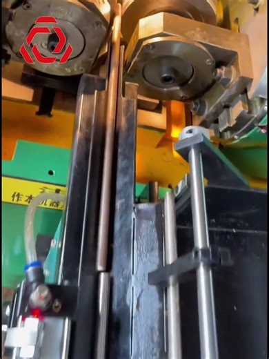 Automatic feeding thread rolling for M12 full-thread rods.