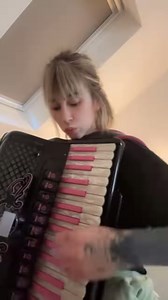 Ljubisa Pavkovic - Rumunska pesma Back to basics! Narodna kola i ovakve skladbe za vracanje u formu… Primam se posla 🙂🎹 #harmonika #ljubisapavkovic | Stela Rade