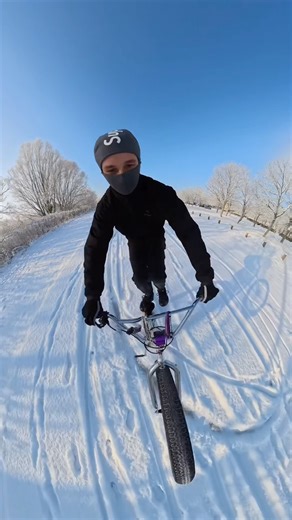 Vidéo dans la neige demain 17h ! 🙂‍↔️🔥 #bikelife