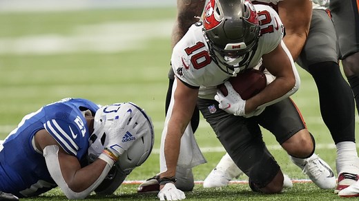 Nyheim Hines' miscue on muffed punt gives Bucs short field 