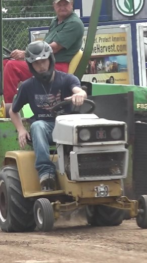 Cub Cadet goes 200ft in Texas l! #gardentractor #gardentractorpulling #cubcadet | Pulling with Garden Tractors