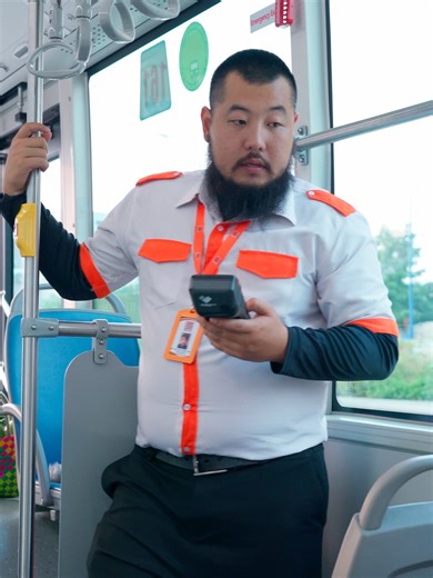 Anh Tiếp viên xe buýt dễ thương, tinh tế..🍀🍀🍀 @dinhlevanthan92 @anh.map.co.rau#xebuytphuongtrang #xuhuongtiktok2026 #haihuoc #FUTA