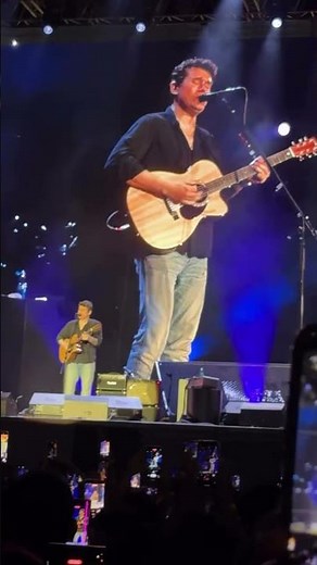 JOHN MAYER peforming 'New Light' at Mumbai #johnmayer #livemusic