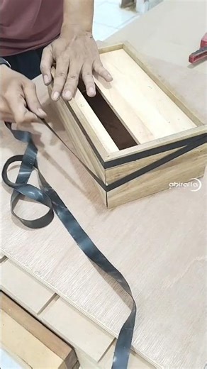 rubber band to clamp a wooden box #woodworking #tips