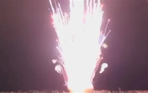 arr on Instagram: "what happens when a 25-minute fireworks show goes off all at once? on july 4th, 2012, a computer glitch caused multiple firework displays across san diego to ignite simultaneously, lighting up the sky in one massive explosion. last slide shows all three launch sites firing at the same time. #arrsociety"