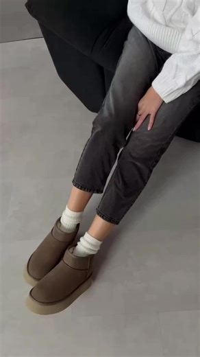 🏷️Ціна - 1850гр 🔖Матеріал - НАТУРАЛЬНА ЗАМША . 📎В середині: хутро. 📏Висота підошви: 4, 5см. 📌Розмірна сітка: 36= 23,5 см 37= 24 см 38= 24,5 см 39 = 25 см 40 = 25,5 см #натуральніматеріали# #взуттяукраїна #осінь2025 #зимаосінь #натуральназамша