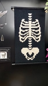 The process of creating this skeleton macrame is done entirely by hand so it takes many hours to complete it. I have to be precise and focused throughout the entire process. I also have to pay close attention to the tension of the cords to ensure that the finished piece is even on both sides and hangs properly. Creating such a macrame is a rewarding experience that teaches me patience ✨🖤 . . . . . . #gothicinterior #skulldecor #spookydecor #gothhome #gothichomedecor #gothvibes #gothichome #dark